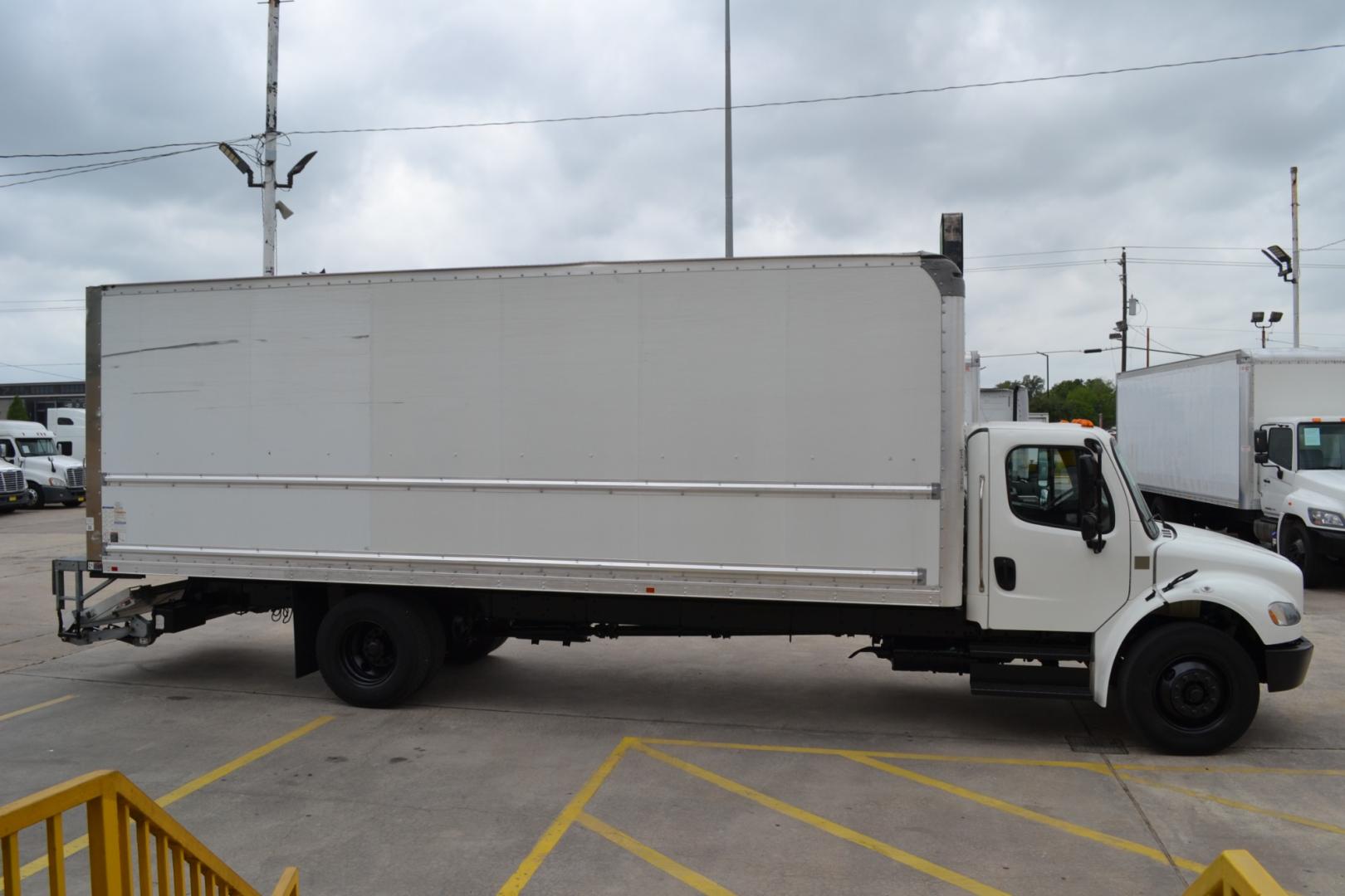 2019 WHITE /BLACK FREIGHTLINER M2-106 with an CUMMINS B6.7L 260HP engine, ALLISON 2200RDS AUTOMATIC transmission, located at 9172 North Fwy, Houston, TX, 77037, (713) 910-6868, 29.887470, -95.411903 - Photo#3